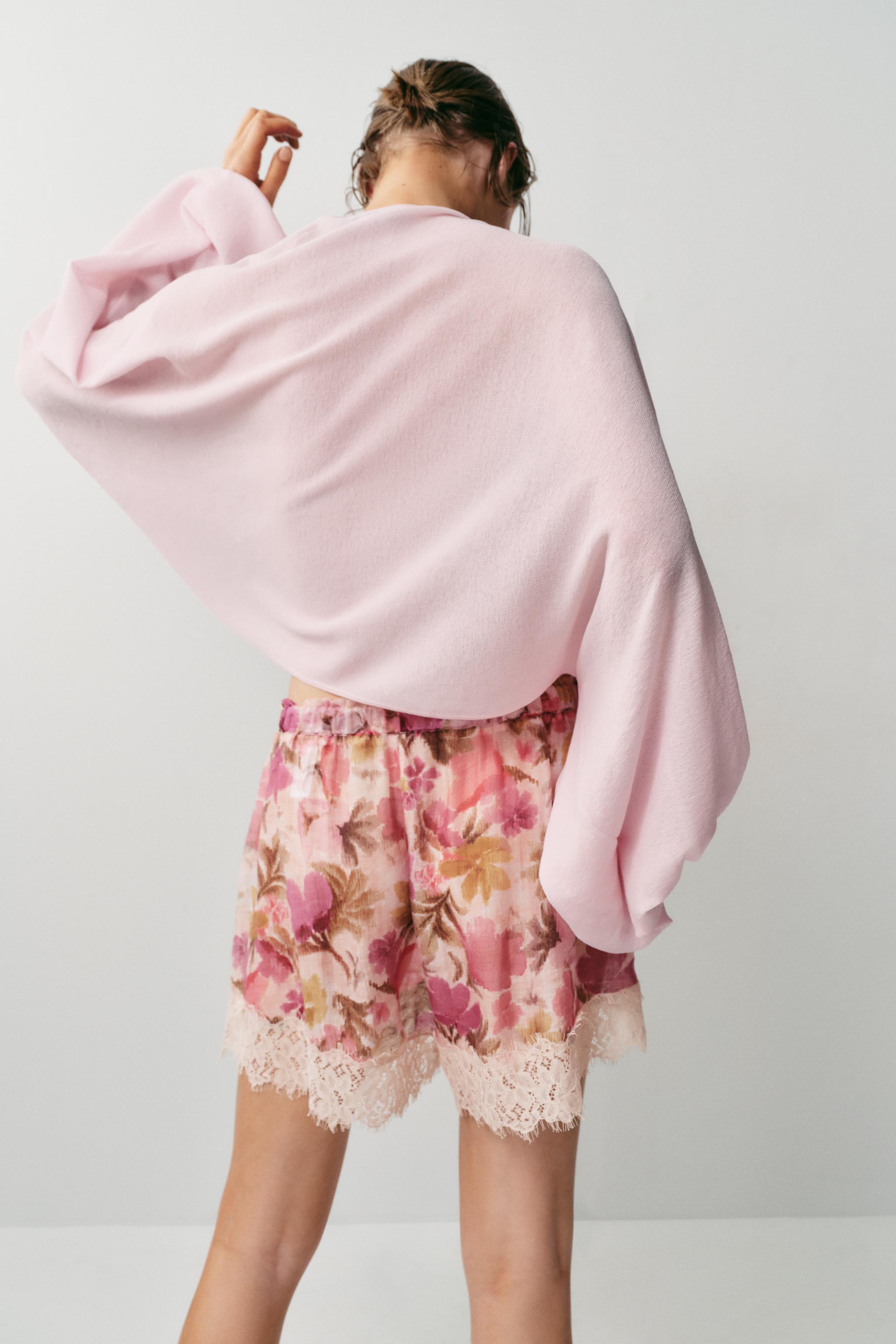 LACE TRIM FLORAL PRINT SHORTS